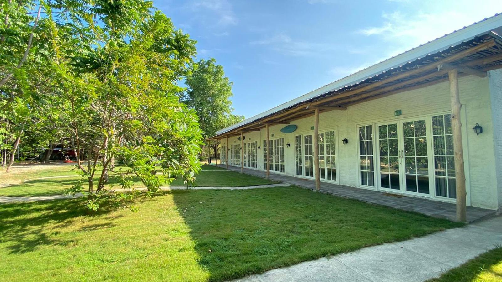 Pasir Putih Resort & Resto Maluk Exterior foto