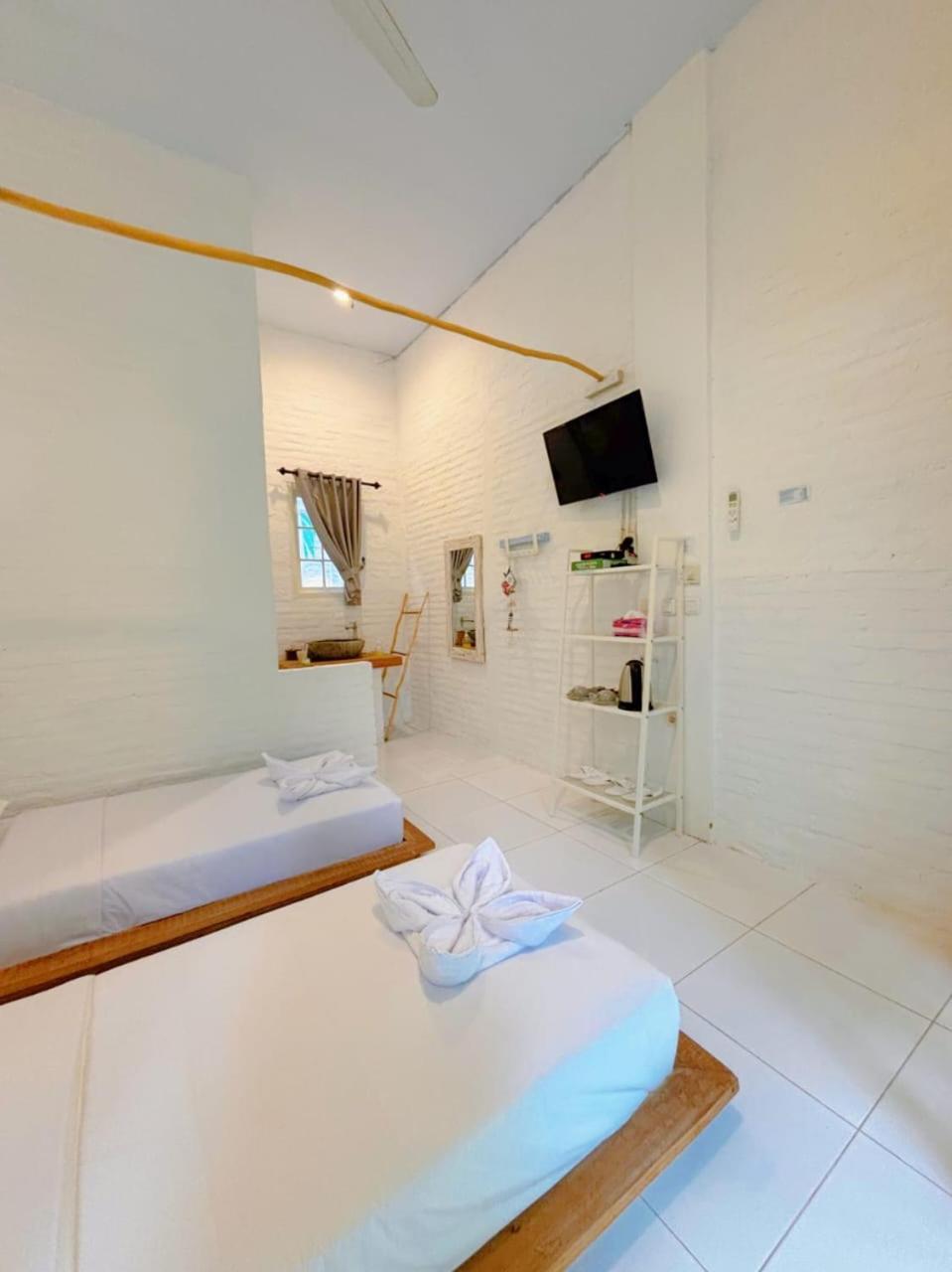 Pasir Putih Resort & Resto Maluk Exterior foto
